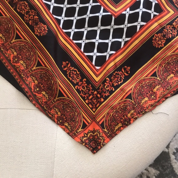 Elegant halter top - Picture 2 of 7